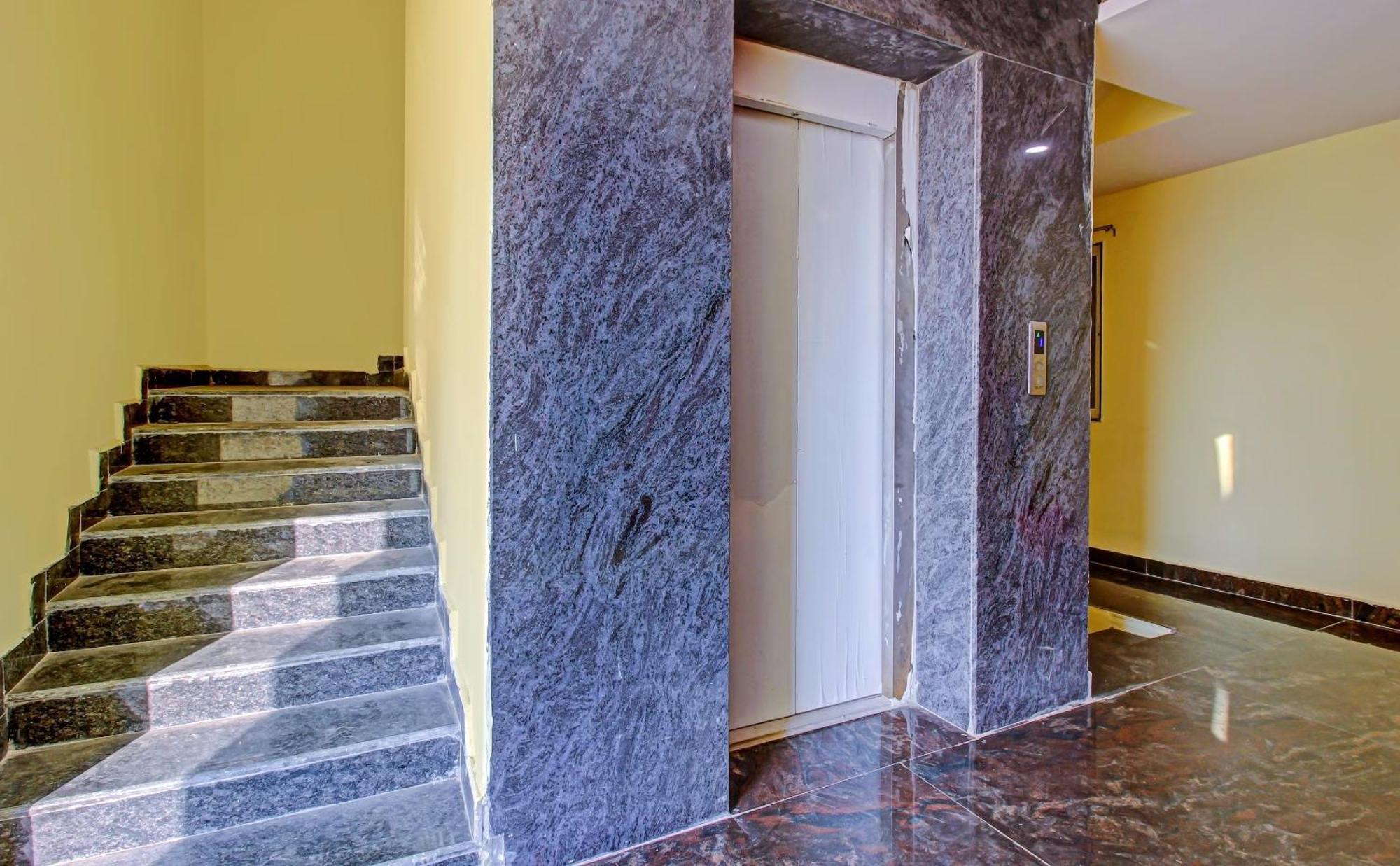 O Ab Residency Near Miraj Cinemas - Shalini Shivani Hotel